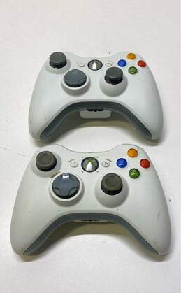 Microsoft Xbox 360 controllers - Lot of 2, white