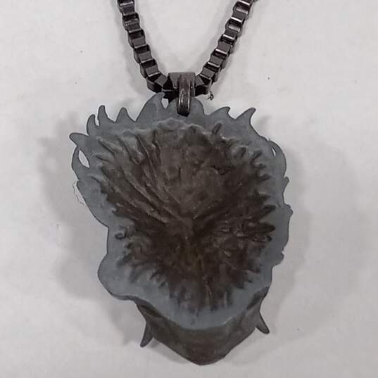 Cyberpunk 2077 Samurai Medallion Necklace In Tin image number 5