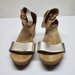 UGG Metallic Gold Cork Wedge Sandals Size 9.5 alternative image