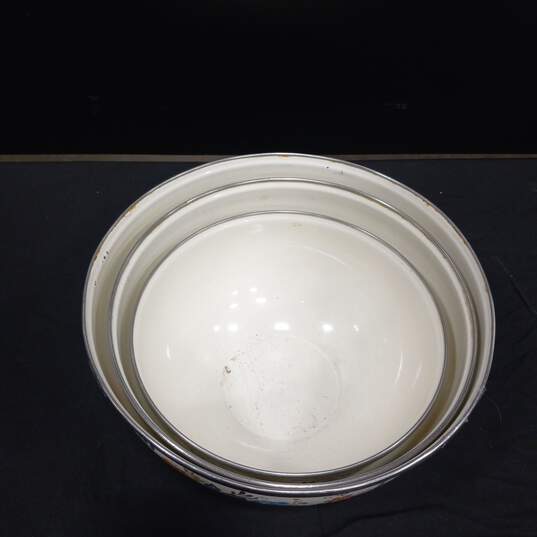 Set of 3 Floral Metal Kobe Japan Nesting Mixing Bowls image number 6