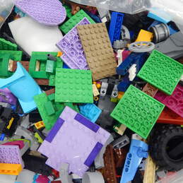 5.1 lbs. LEGO Mixed Pieces Bulk Box