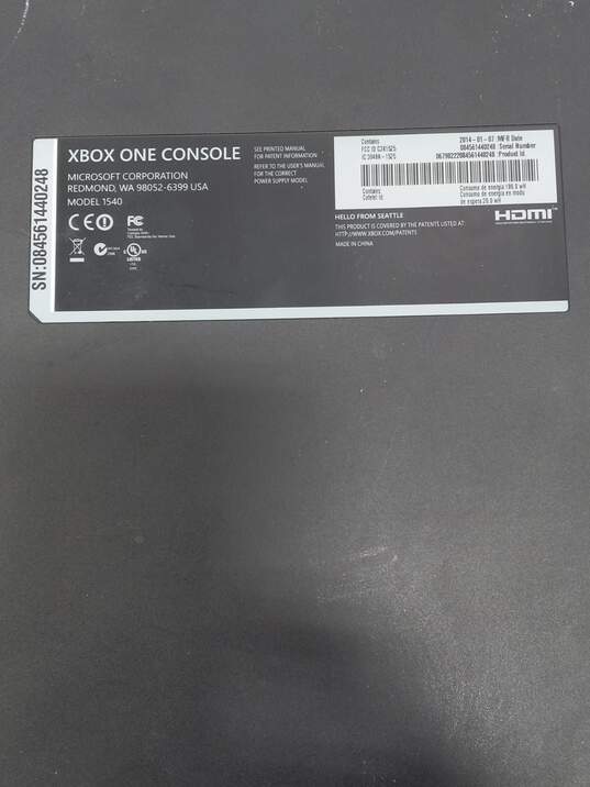 Microsoft Xbox One Console Gaming Bundle image number 3