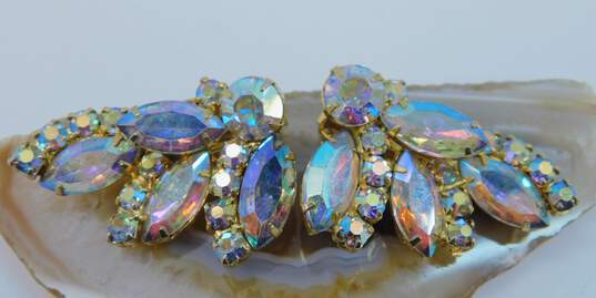 Vintage Aurora Borealis Rhinestone Statement Necklace & Chunky Gold Tone Clip On Earrings 63.8g image number 5