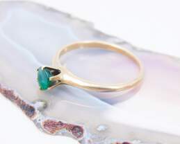 Antique 9K Yellow Gold Green Glass Solitaire Ring 1.5g alternative image