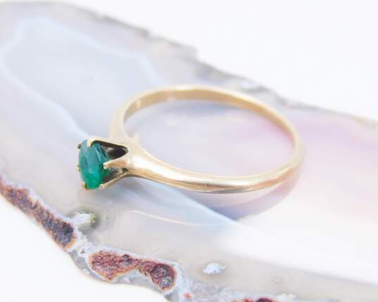 Antique 9K Yellow Gold Green Glass Solitaire Ring 1.5g image number 2