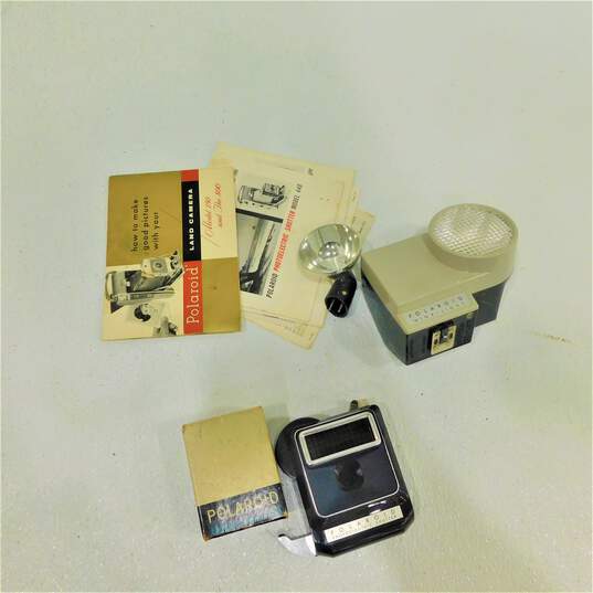 Vintage Polaroid Land Camera 800 w/ Case & Accessories image number 5
