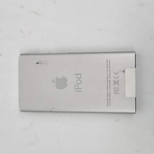 iPod Nano 7th Gen 16GiB Silver image number 2