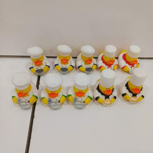 Large Lot of Rubber Ducks image number 2