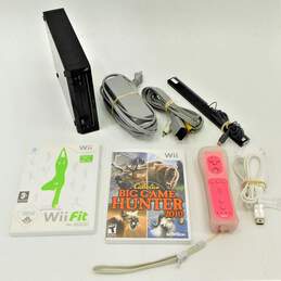 Nintendo Wii With 1 Controller, 1 Nunchuck and 2 Games
