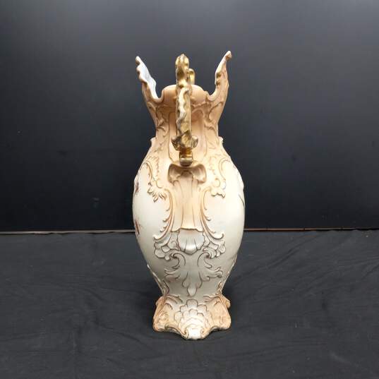 Vintage  Victoria Carlsbad Vase image number 4