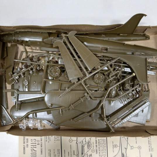 B-17 F Series Flying Fortress Model In Box image number 2