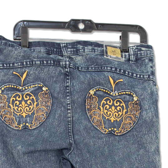 Womens Blue Medium Wash Pockets Distressed Denim Capri Jeans Size 14 image number 4