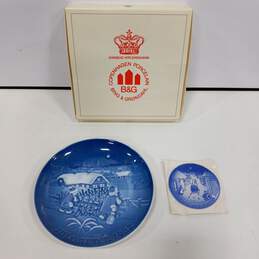 Pair of Bing & Grondahl Decorative Plates In Box alternative image
