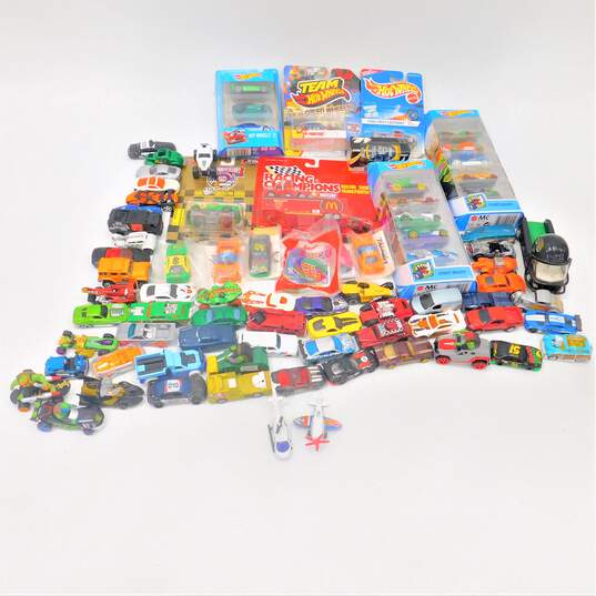 Mixed Lot Die Cast Toy Cars Some Sealed Hot Wheels Matchbox & more image number 1