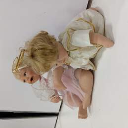 Bundle of 2 Assorted Angel Porcelain Dolls alternative image