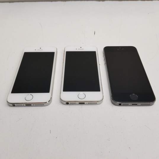 Apple iPhone 5s (A1533) - Lot of 3 (For Parts Only) image number 2
