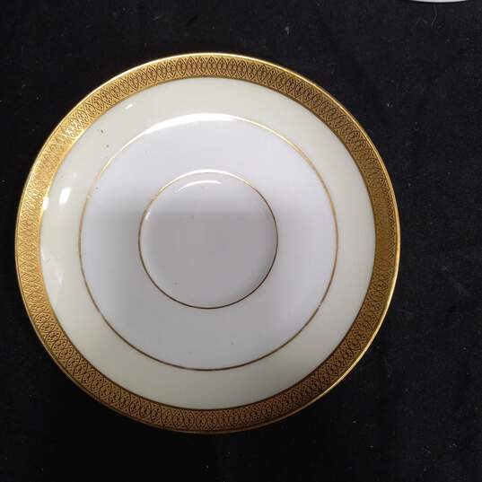 Bundle of 4 White w/ Gold Tone Trim Vintage Collector Saucer Plates image number 4