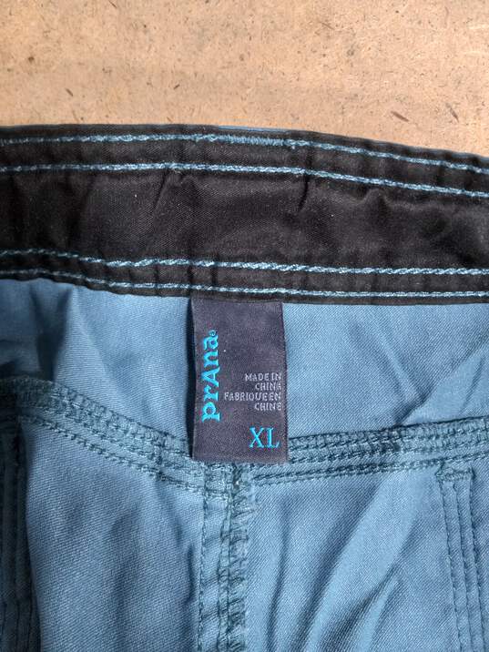 Prana Men's Blue Cargo Shorts Size XL image number 3