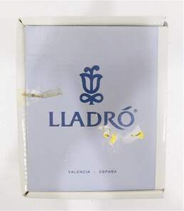 Lladro- First Christmas Together-Birds 3.25in #5840