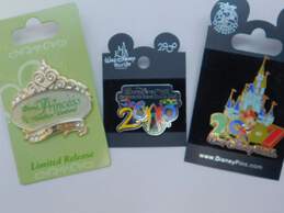 Collectible Disney Mickey & Minnie Mouse Nightmare Before Christmas Variety Themed Trading Pins Some NWT 71.0g alternative image