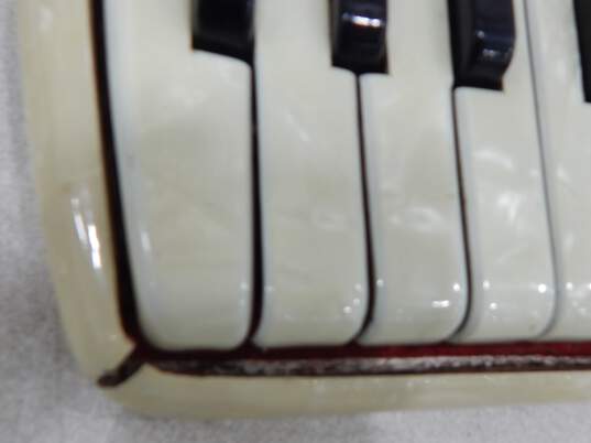 VNTG Noble Brand Juniorette Model 41 Key/120 Button Piano Accordion (Parts and Repair) image number 4