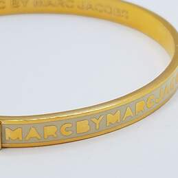 Marc Jacobs Gold - Tone Enamel 2 1/2 Diameter Bangle Bracelet 18.1g alternative image