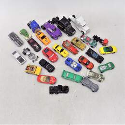 Assorted Lot Of Die Cast Cars Matchbox Hot Wheels & More