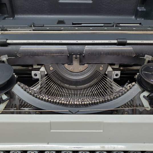 Olympia Report de Luxe Electric Typewriter Model SKE Germany w/Case For P/R image number 4