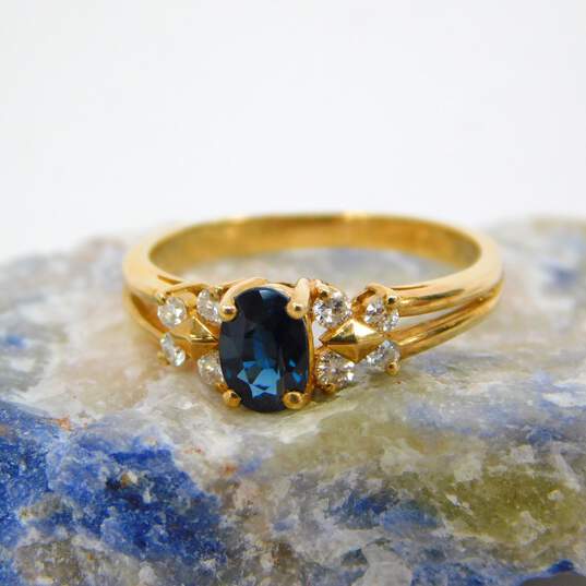 10K Yellow Gold Oval Sapphire 0.14 CTTW Diamond Ring 1.8g image number 1