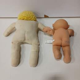 Pair of Vintage Cabbage Patch Dolls alternative image