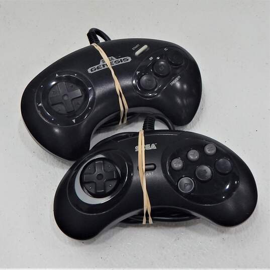 15 Sega Genesis 3/6 Button Controllers image number 6