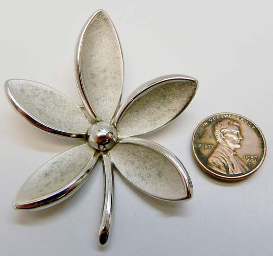 Vintage Crown Trifari Brushed Silver Tone Flower Brooch 26.6g image number 4
