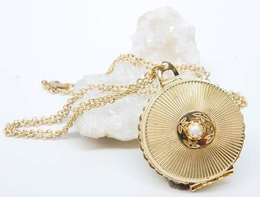 Vintage Coro Pegasus Gold Tone Faux Pearl Multi Picture Locket Pendant Necklace 24.7g image number 1