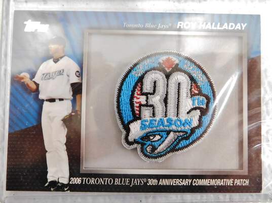 2010 HOF Roy Halladay Topps Manufactured Commemorative Patch Toronto Blue Jays image number 2