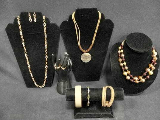 6 Pieces Of Assorted Costume Jewelry image number 1