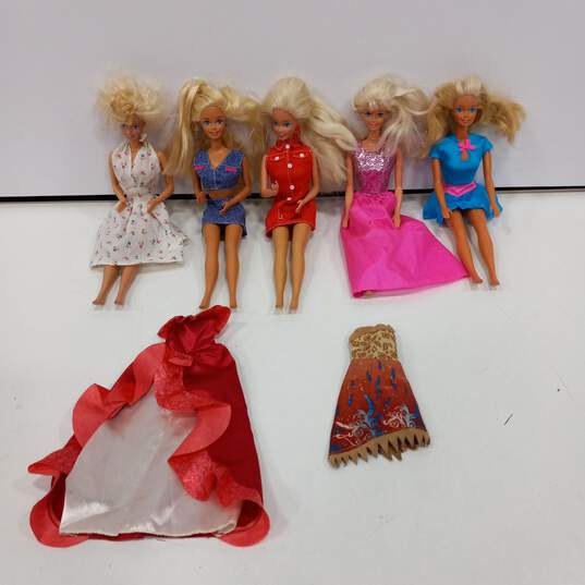 Bundle of Five Barbie Dolls image number 1