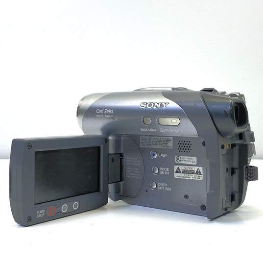Sony Handycam DCR-DVD205 DVD Camcorder image number 3