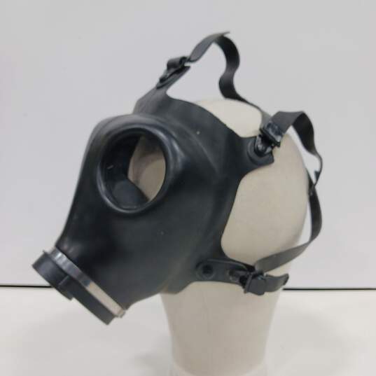 Black Gas Mask image number 4