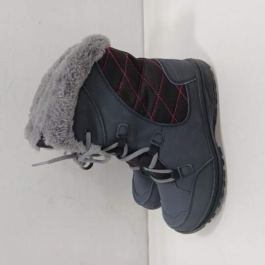 Women's Columbia Snow Boots Size 4 image number 2