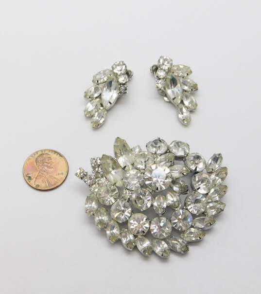 Vintage Weiss Icy Clear Rhinestone Statement Brooch & Clip On Silver Tone Earrings 34.0g image number 5