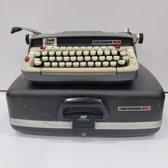 Vintage Smith-Corona Classic 12 Manual Typewriter with Case image number 2
