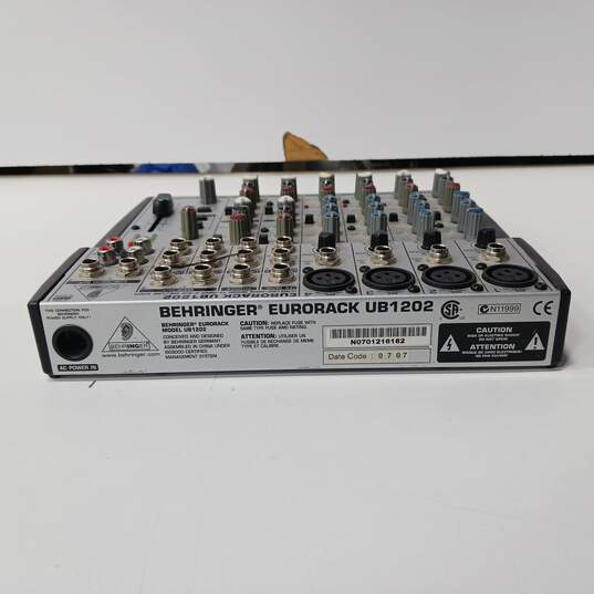Behringer Eurorack UB1202 Ultra Low-Noise Design 12-Input 2-Bus Line Mixer image number 4