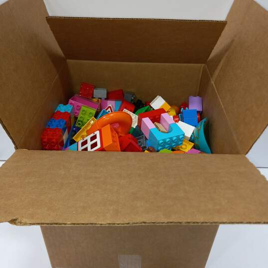 9.8 Lbs of Lego Duplo Pieces image number 1