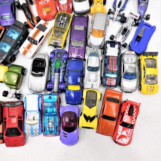 Lot of 75 Assorted Die Cast Toy Cars Matchbox Hot Wheels Maisto + image number 4