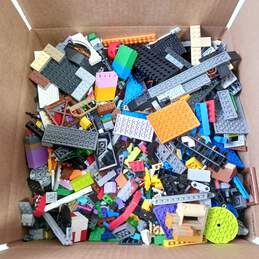 Bulk of Assorted Lego Building Blocks alternative image