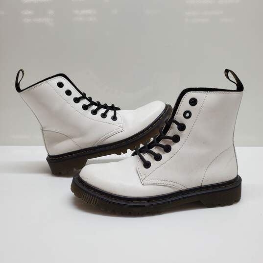 WOMEN'S DR. MARTENS 'LUANA' WHITE COMBAT BOOTS SIZE 7 image number 1