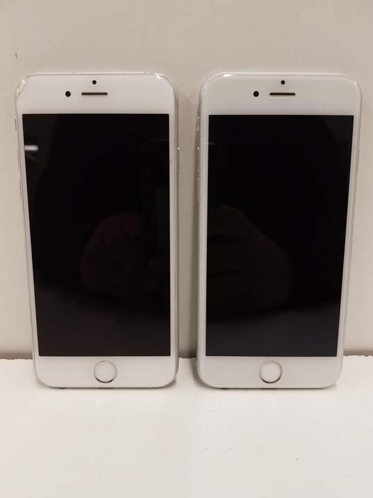 Apple iPhone 6 & 6s - Lot of 2 (For Parts) image number 1