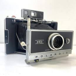 Vintage Polaroid Lot of 2 Assorted Land Instant Cameras alternative image