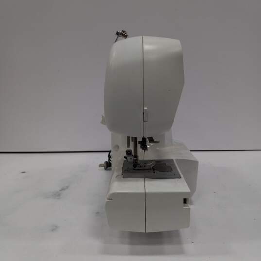 Brother Computerized Sewing Machine Model BC-1000 image number 2