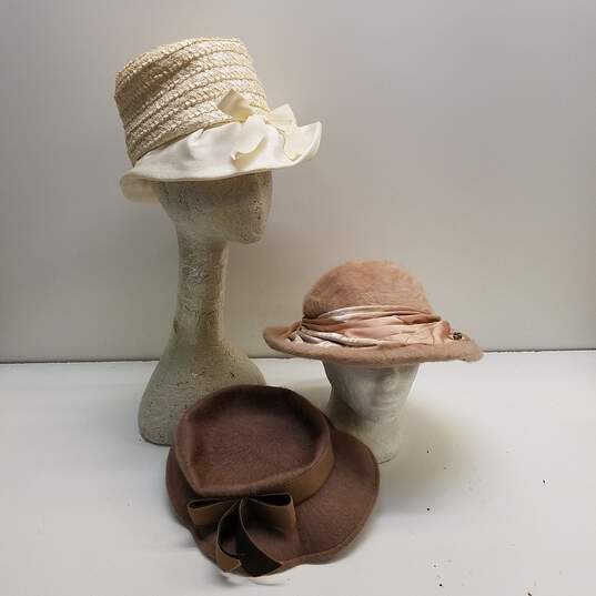 Bundel of 3 Vintage Assorted Women's Hats image number 1